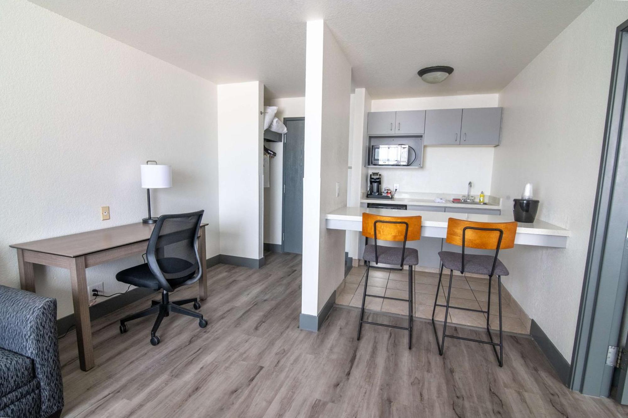 Best Western - Capitol 2*